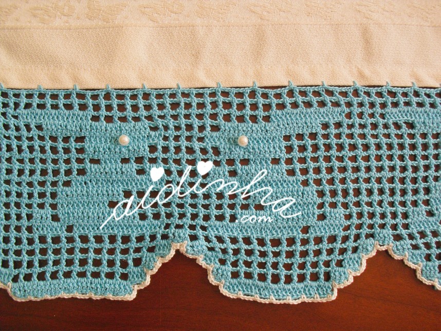 crochet do conjunto de panos de cozinha, com bordado da Páscoa