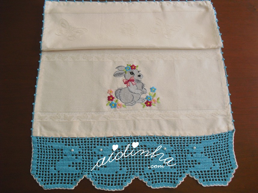 pano da louça com bordado de Páscoa e crochet