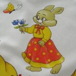 Toalha de mesa, com desenho de Páscoa e crochet