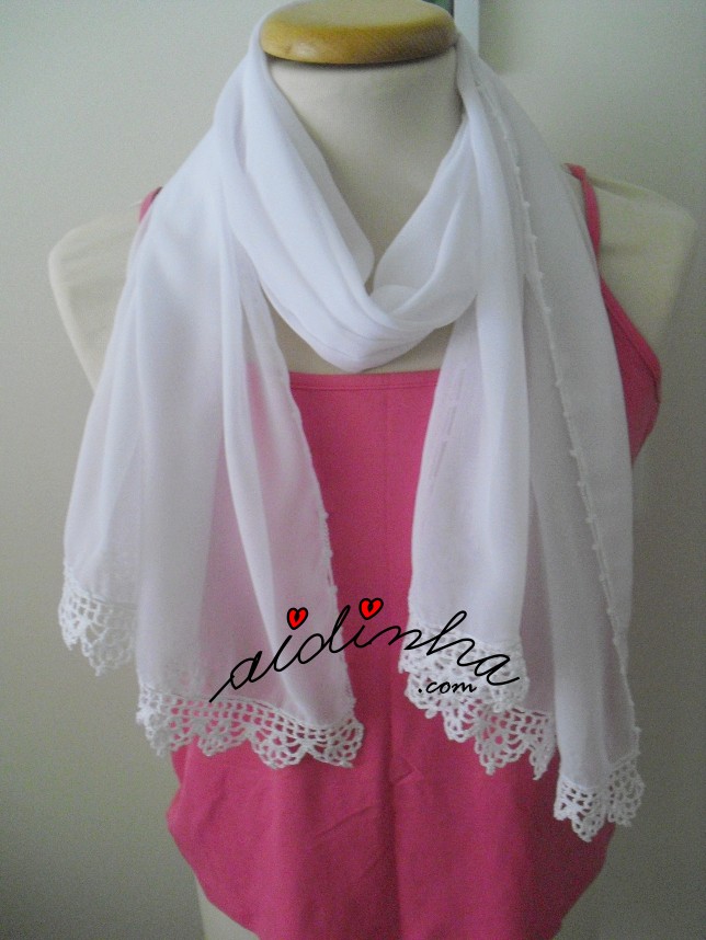 écharpe branca de organza com crochet