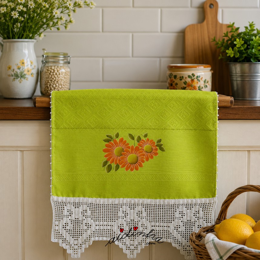 pano de cozinha verde, com pintura manual e crochet