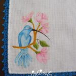 Individuais pintados à mão e com crochet