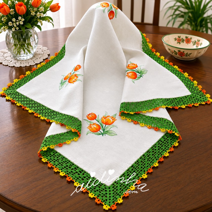 toalha de mesa, com tulipas bordadas e crochet