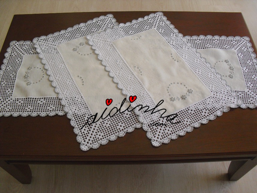 outra foto do conjunto de quarto em linho, bordado e com crochet