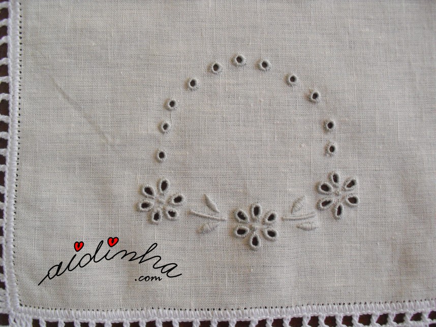 bordado do conjunto de quarto em linho e com crochet