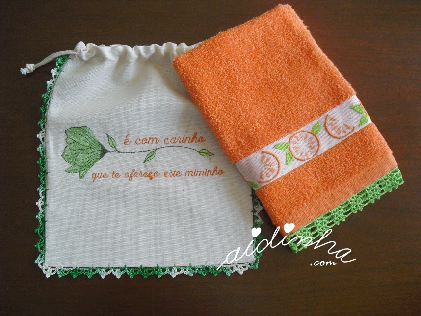 conjunto de saquinho de prenda + pano de cozinha, com crochet