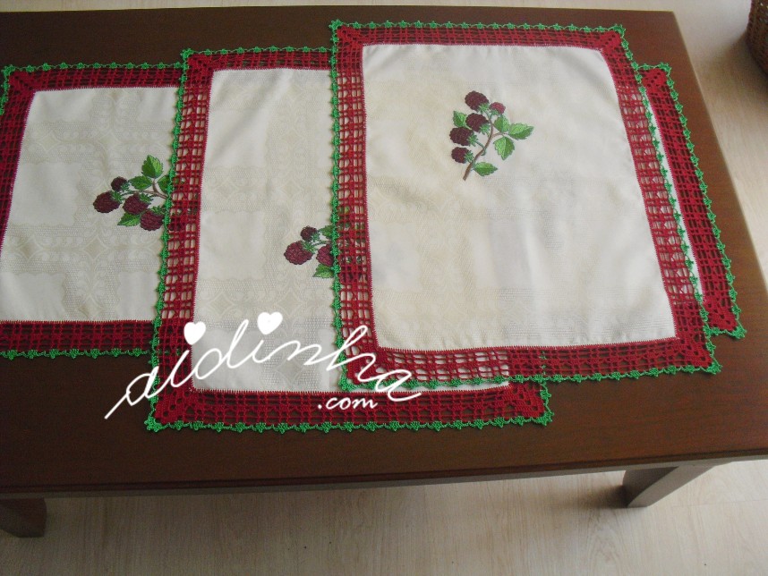 conjunto de cozinha bordado e com crochet