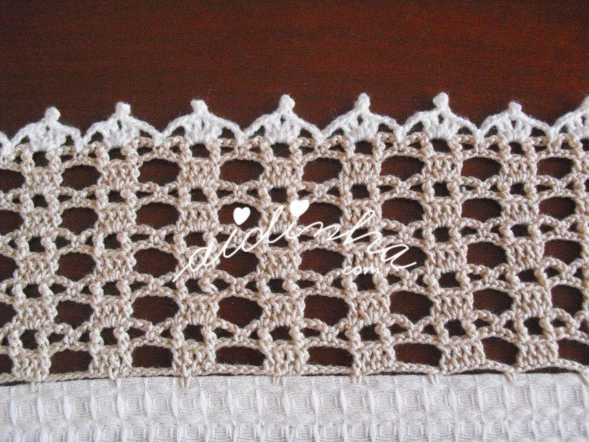 crochet do conjunto de panos de cozinha, com bordado creme e crochet