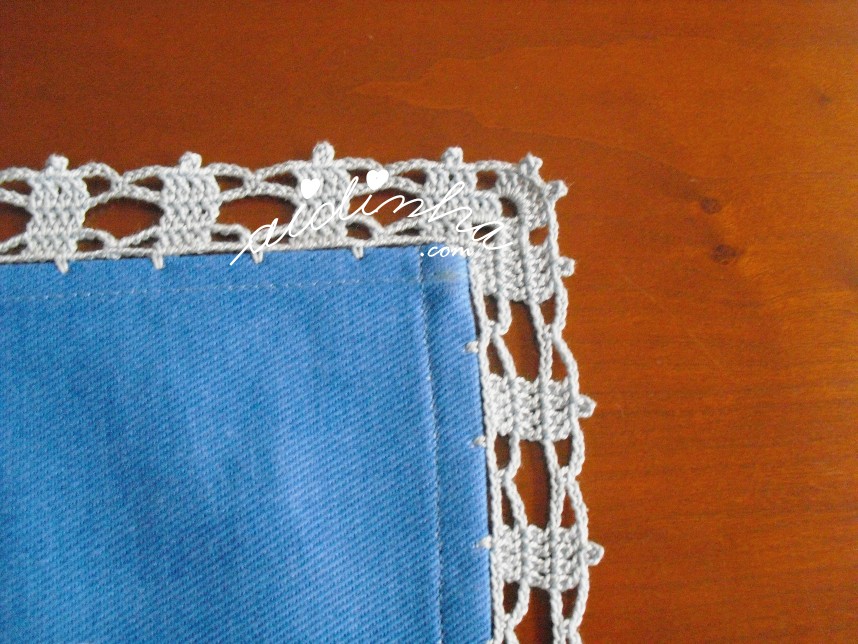 crochet azul claro do pano com barra azul